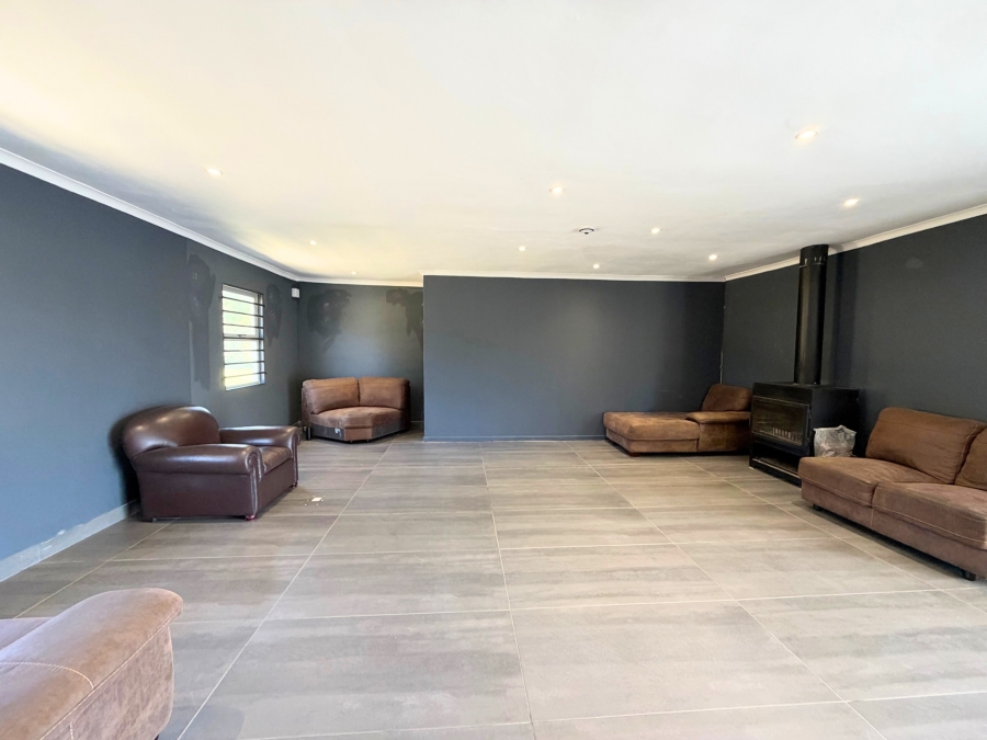 To Let Commercial Property for Rent in Bainskloof Western Cape